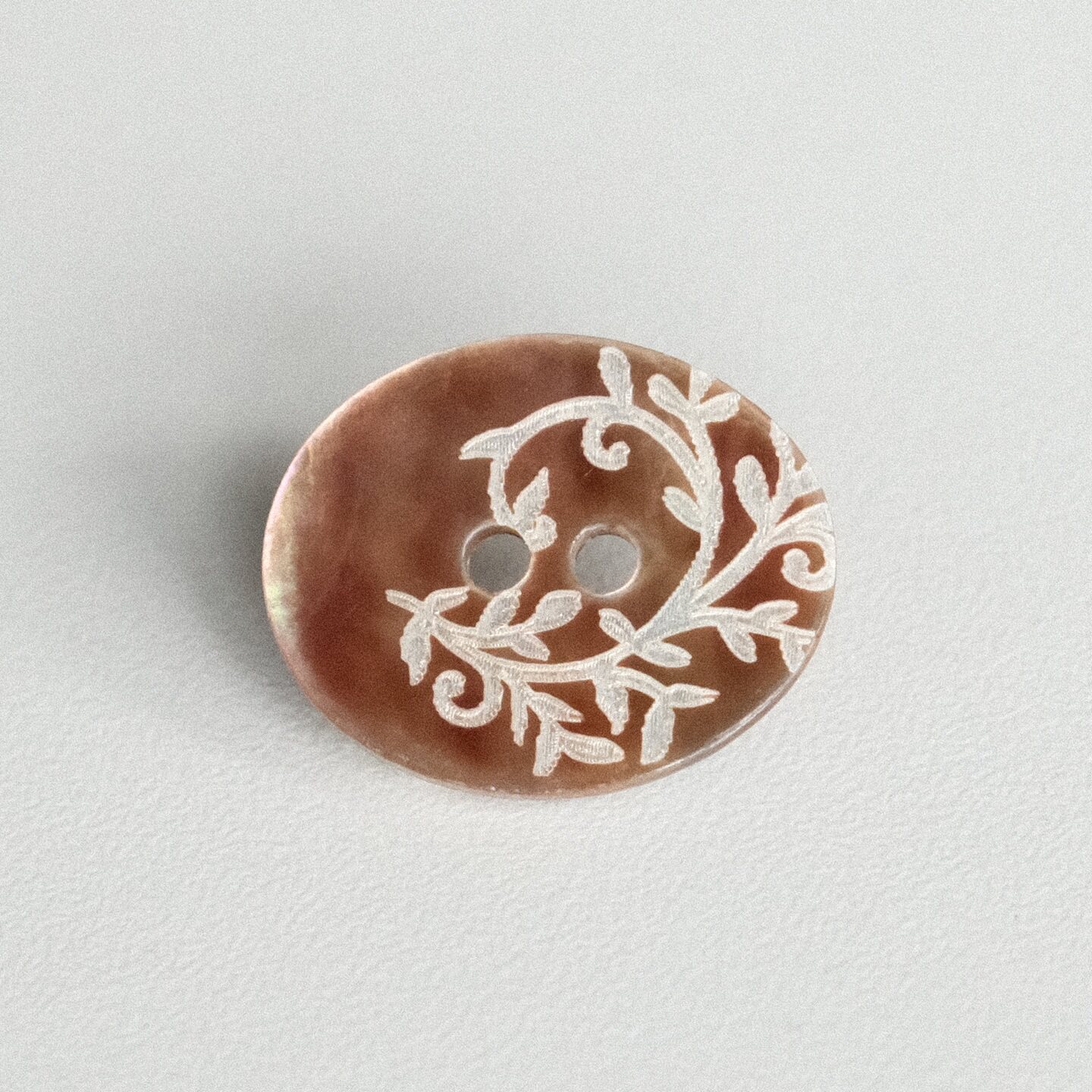 18mmx14mm1颗价英国Textile Garden姜饼棕底叶片椭圆贝壳纽扣