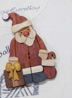 34mmx49mm一颗价格德国JIM带礼物的圣诞老人造型木质纽扣