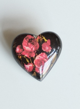 25mm×23mm一颗价德国JIM黑底红色玫瑰花图爱心形树脂纽扣