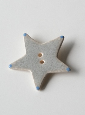 35mm一颗价英国Stockwell浅灰底蓝色尖尖星星造型手工陶瓷纽扣
