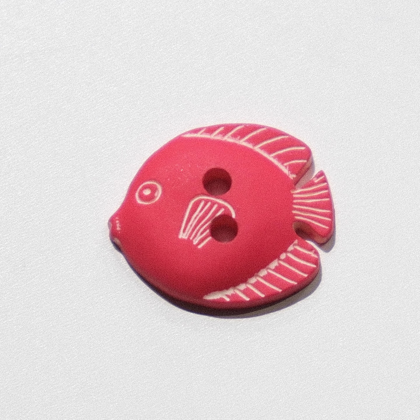 哑光红色河豚鱼造型纽扣