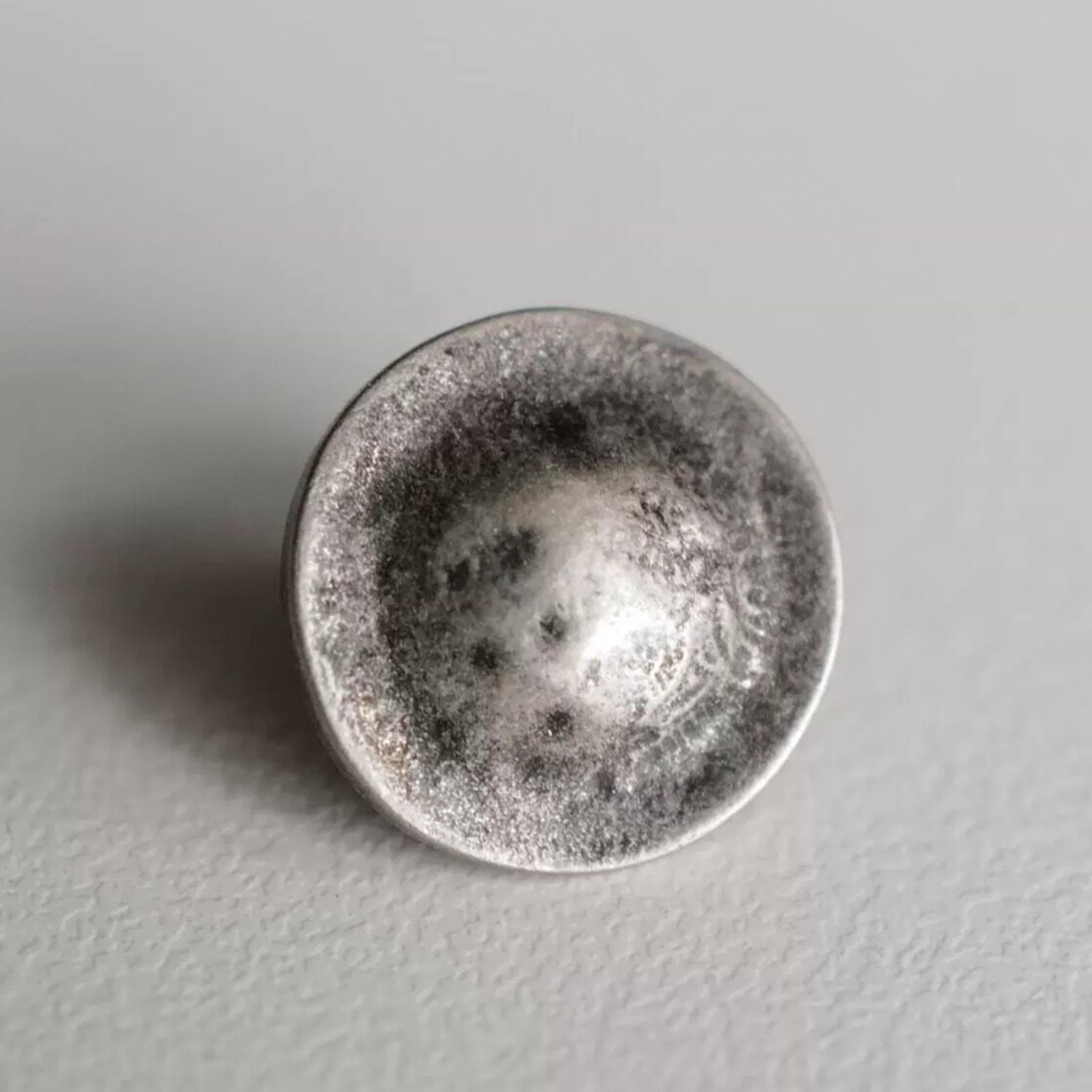 14mm一颗价英国Textile Garden很轻旧银色圆顶中心ABS仿金属纽扣