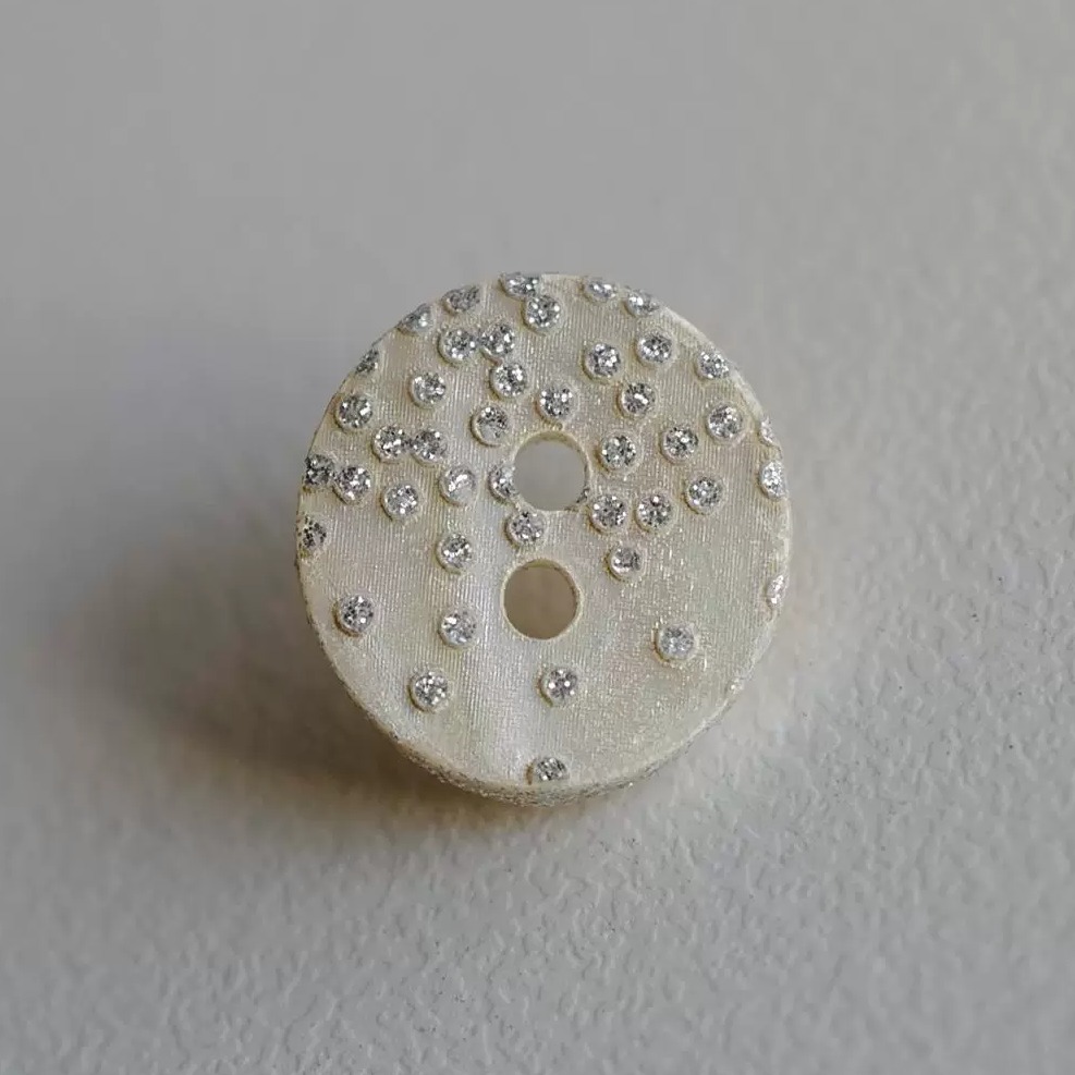 不规则粘闪片白色贝壳纽扣