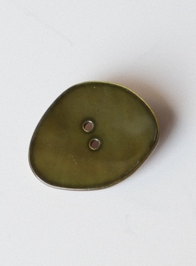 30mmx24mm一颗价格英国Textile Garden不规则光亮茶绿色贝壳纽扣