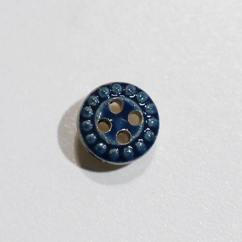 仿陶瓷光泽深蓝底浅蓝波点纽扣