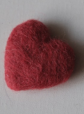 约6cm一个价德国JIM酥酥软软的红色爱心羊毛毡装饰件布贴