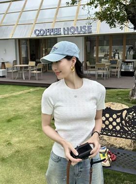 CHESTER CHARLES | 2026新款 提花肌理圆领修身短袖套头针织衫