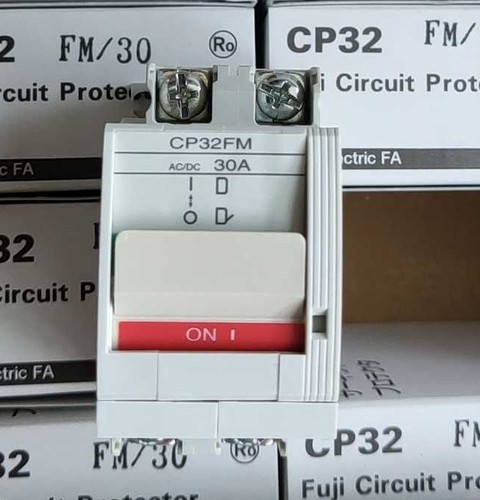 富士正品小型cp32fm开关