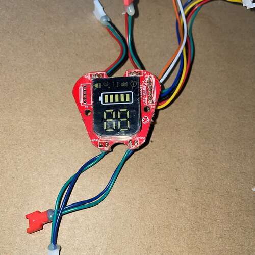 可能是电动车显示屏 电压显示屏 研究品。