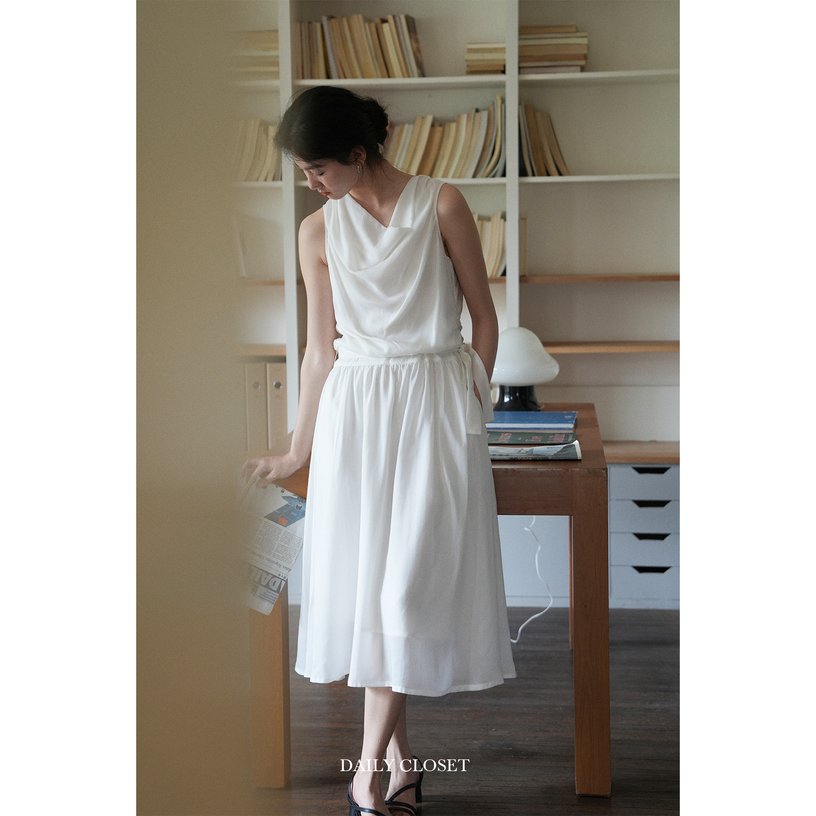 天丝无袖荡领气质约会连衣裙