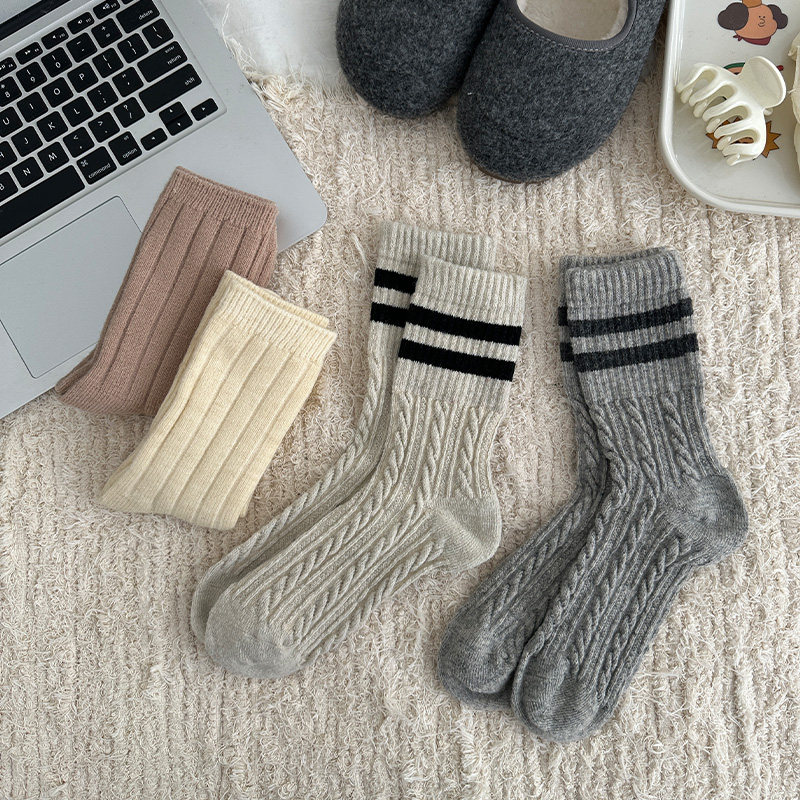 复古二杠麻花纹中筒袜柔软加厚温暖羊毛袜百搭纯色系学生jk堆堆袜