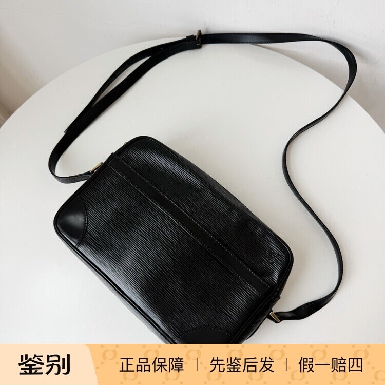 特价全原装过鉴定 LV黑色水波纹牛皮横版单层相机包斜挎包26*18