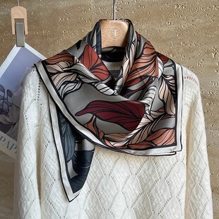 一叶知秋 单面印花 女士真丝斜纹方巾 桑蚕丝丝巾 85*85