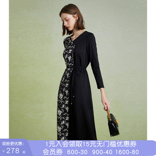 沐兰法式优雅设计感撞色拼接印花连衣裙2026年春秋新款系腰直筒裙