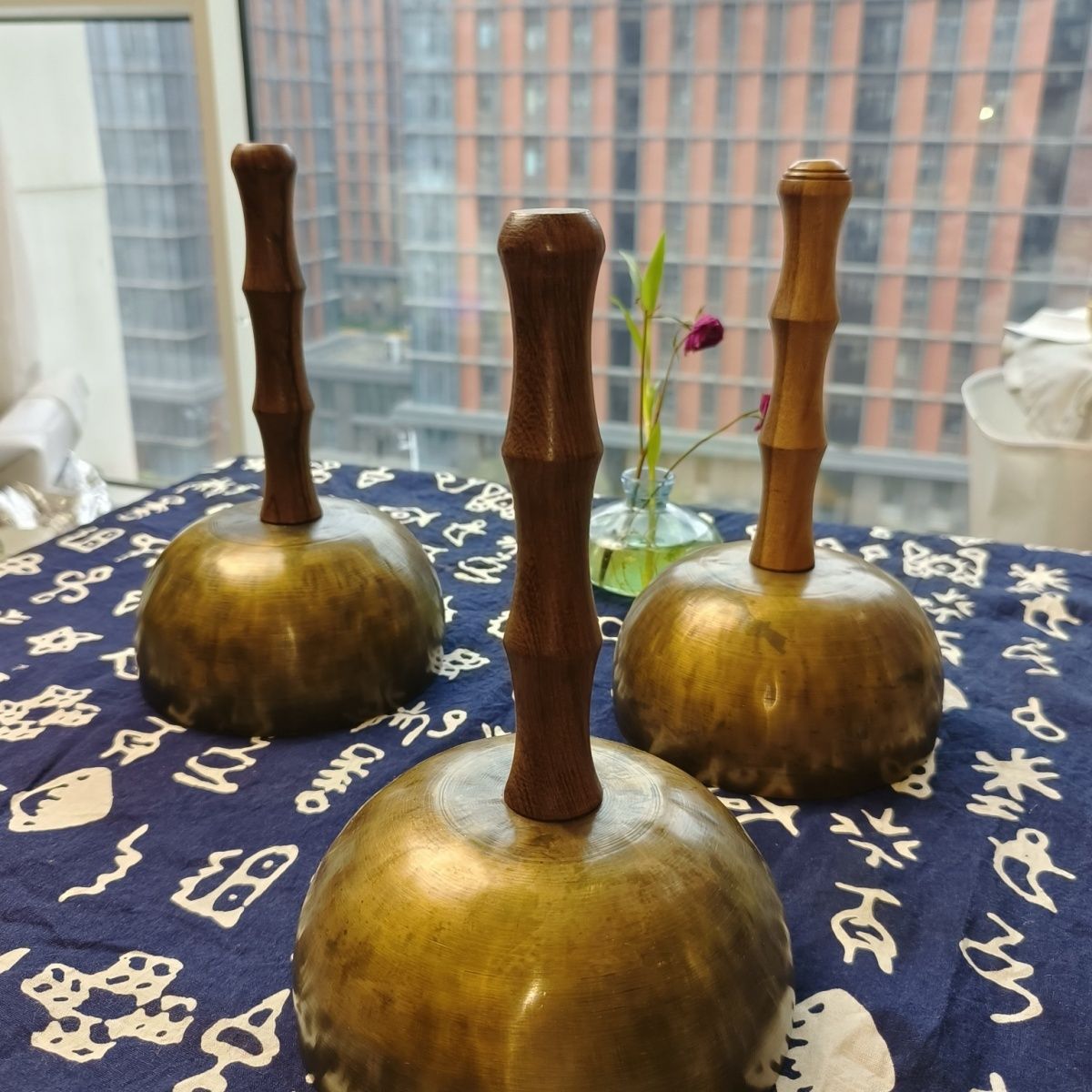 手持钵铜钵尼泊尔手工钵音碗梵音钵静心钵瑜伽音疗钵成都总店颂钵
