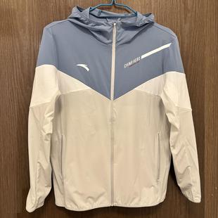 春夏休闲防晒衣拼色青年外套梭织男运动上衣152327610 安踏正品