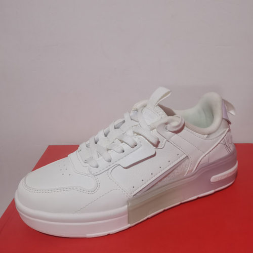 特步系带青年学院运动鞋女板鞋