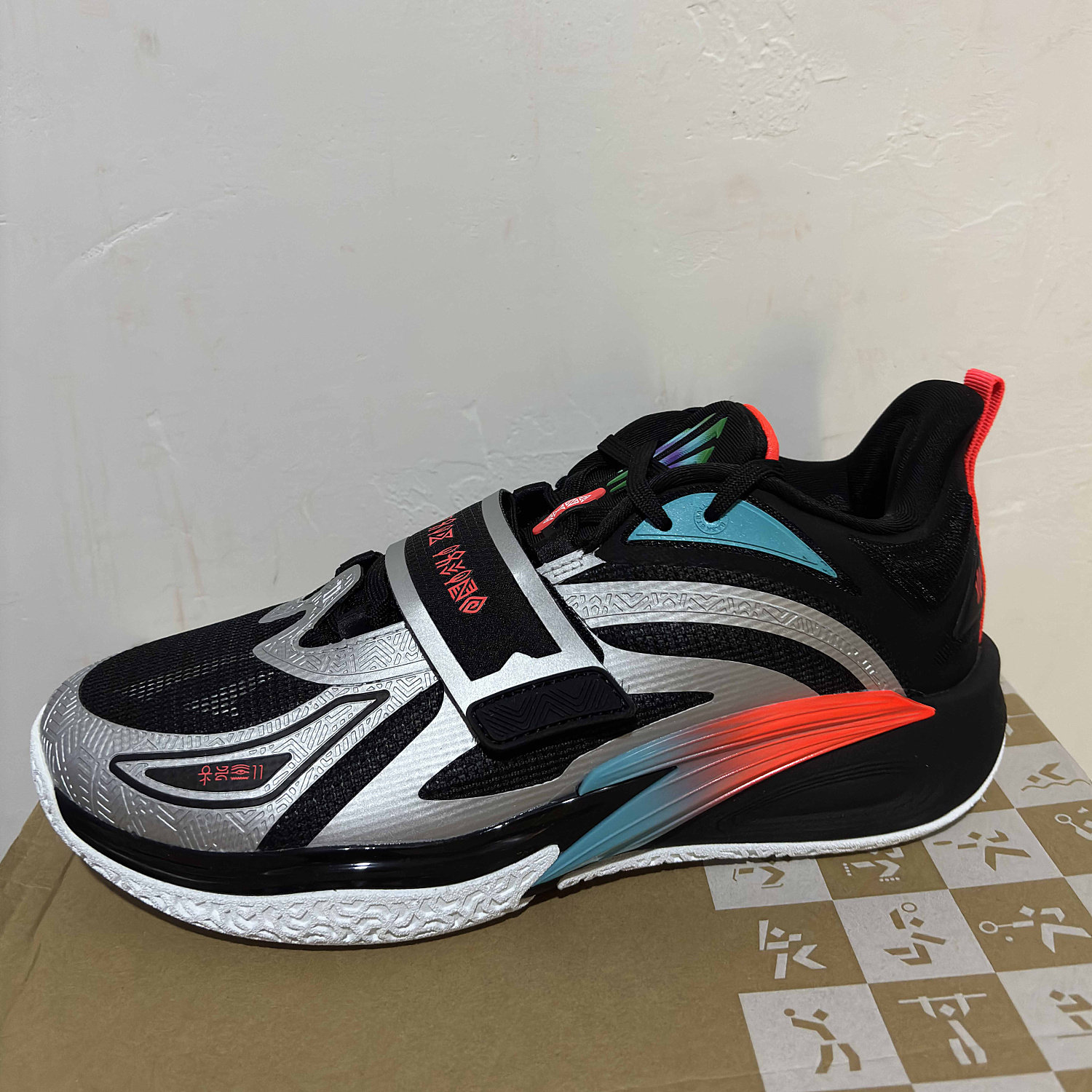 安踏儿童正品春秋款男大童防滑减震魔术贴运动篮球鞋312431199