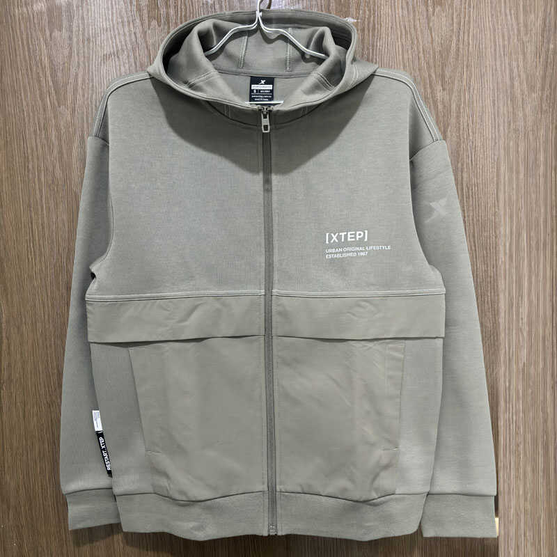 特步休闲针织连帽运动夹克