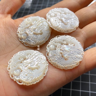 白蝶贝招财龙吊坠30mm澳洲白珍珠母贝螺钿文玩牌子雕刻龙牌贝雕