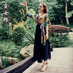 蛮女郎原创森系复古异域风情大摆度假蝙蝠袖V领印花连衣裙长裙