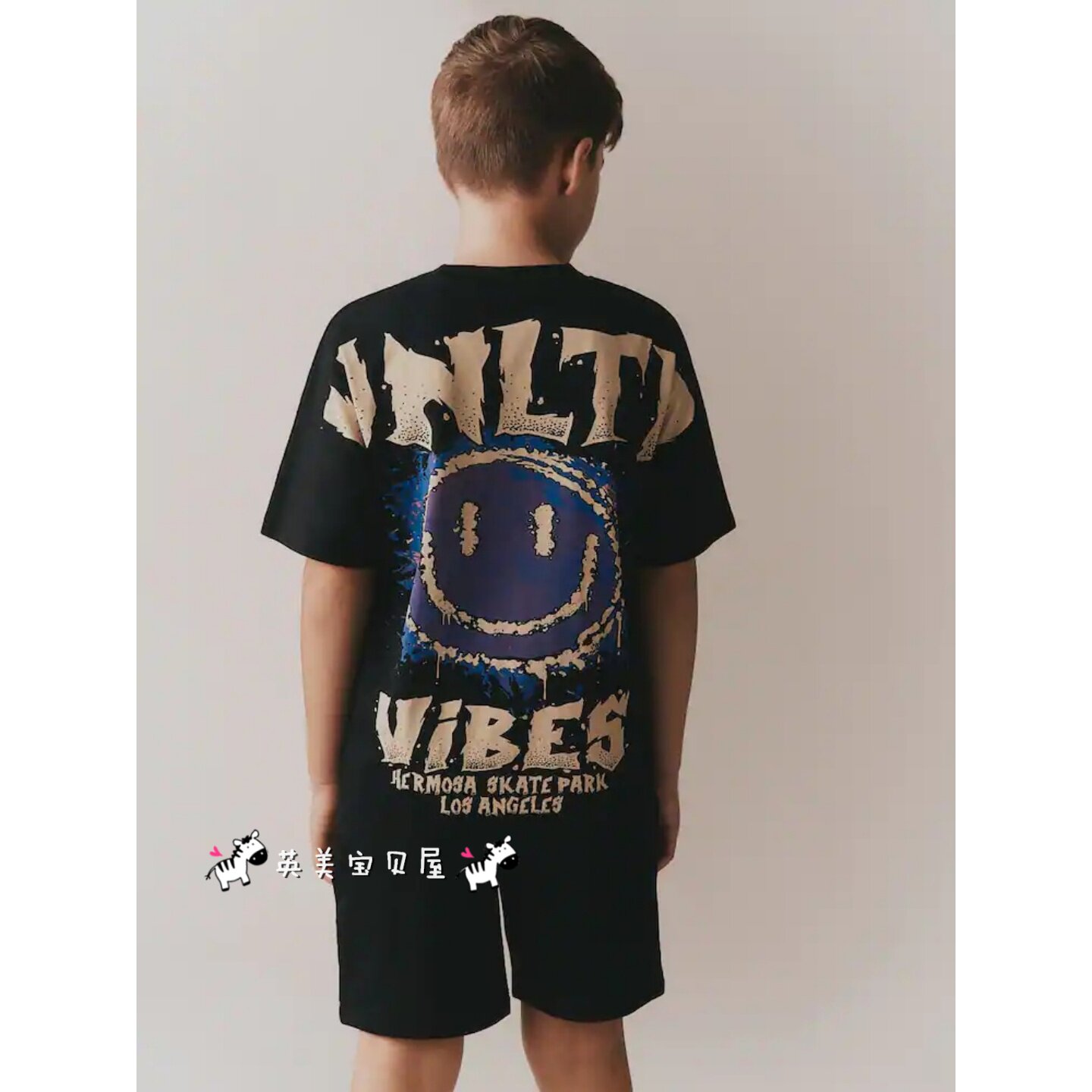 NEXT英国男童装26夏男大童卡通笑脸数字字母涂鸦短袖T恤短裤套装