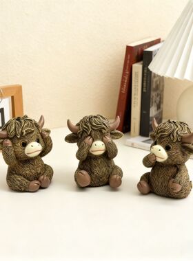 高地牛摆件办公室桌面呆萌可爱萌趣牛饰品不看不听不说三不猴雕像