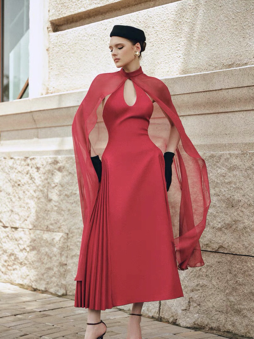 越南小众设计师气质红色宴会挂脖镂空长裙礼服收腰显瘦披风连衣裙