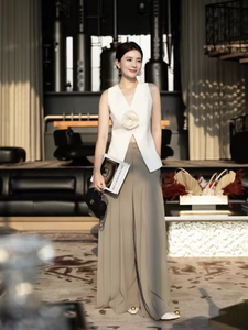 极简艺术风气质套装设计师新款修身V领玫瑰花马甲拖地裤阔腿裤