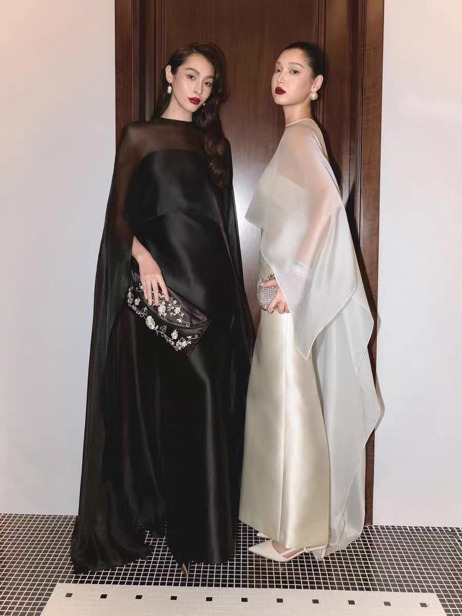 越南小众设计师优雅气质缎面晚宴礼服裙抹胸长裙飘逸披风连衣裙