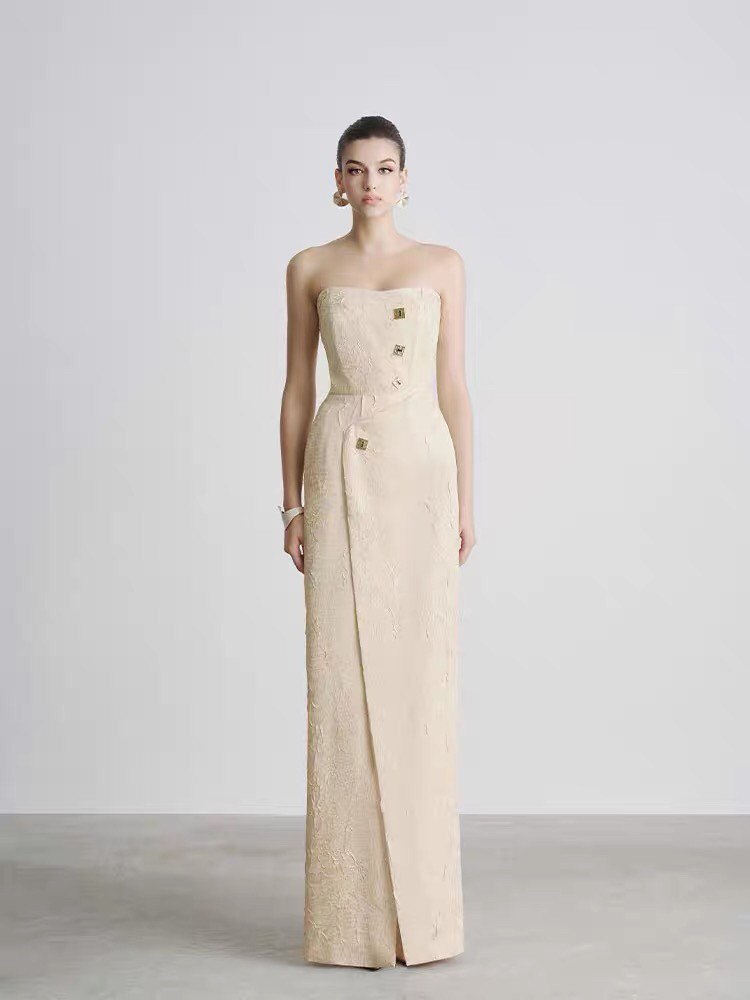 女神范肌理感抹胸小礼服女越南设计师长款杏色收腰显瘦连衣裙