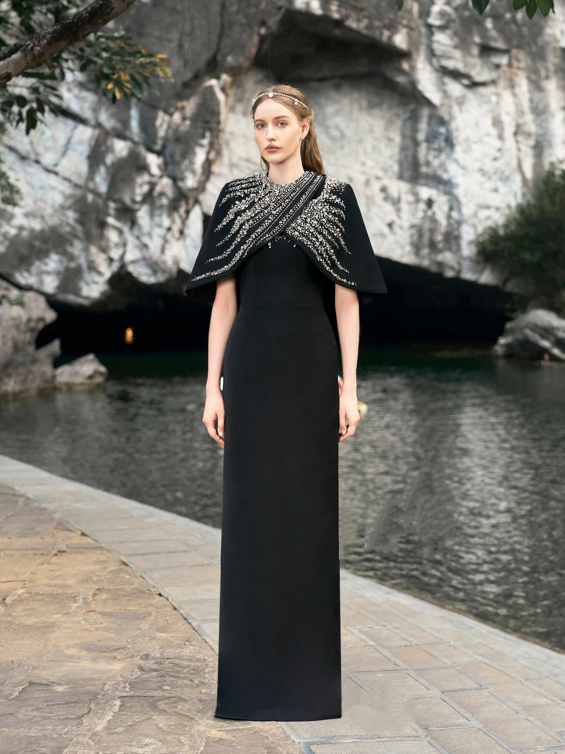 越南小众设计师高级感披风抹胸钉珠晚礼服修身显瘦黑色气质连衣裙