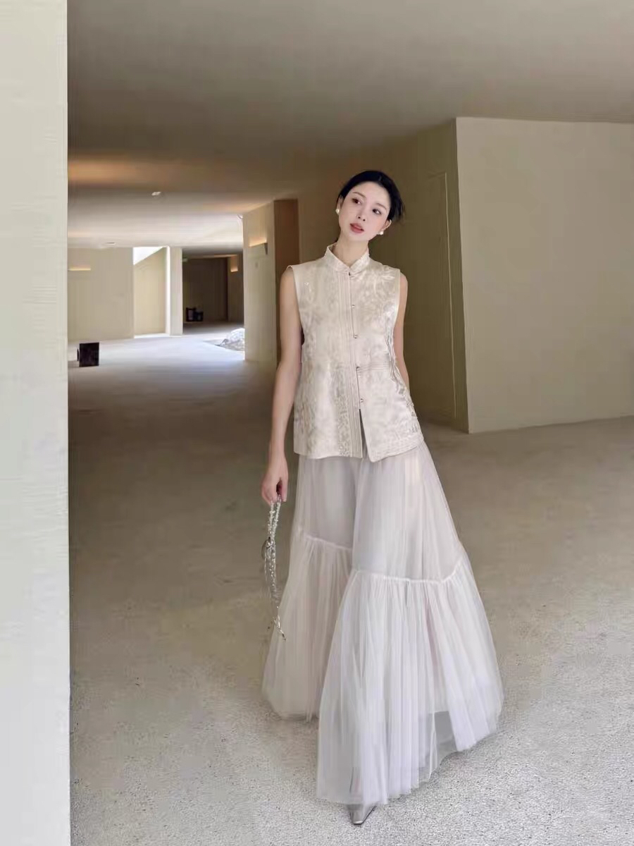 新中式重工刺繡馬甲套裝裙女