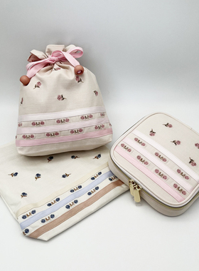 petit trouver 玫瑰花刺绣竹节棉手提化妆包 小方包补妆包 收纳袋