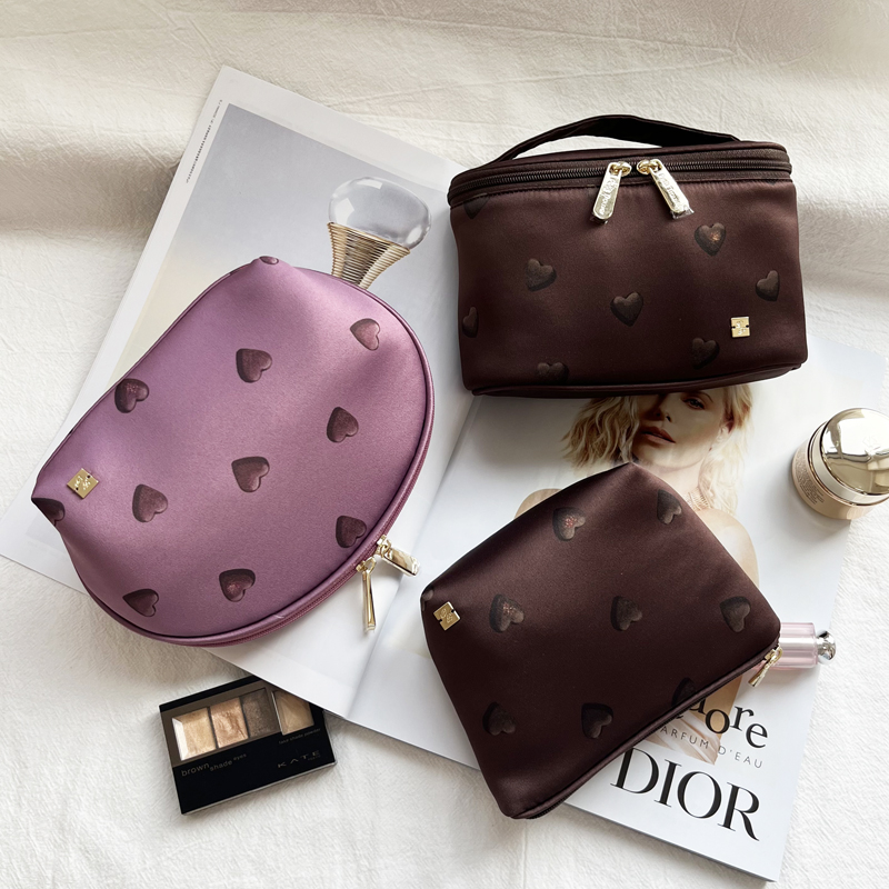 旅行便携化妆包收纳心形印花