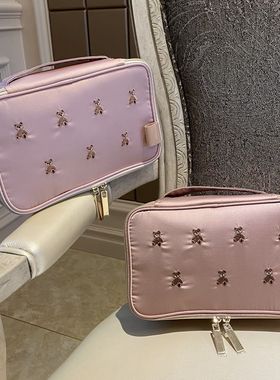 PETIT TROUVER 可爱治愈小熊精致刺绣大号手提化妆包护肤品收纳包
