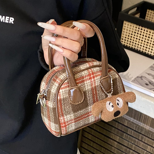 小众格纹手提包包女 2025新潮可爱小狗斜挎小包少女迷你保龄球包N