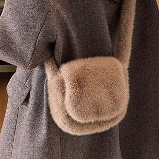 毛绒绒包包女 通勤斜挎小方包N 2025年秋冬小众迷你单肩包流行时尚