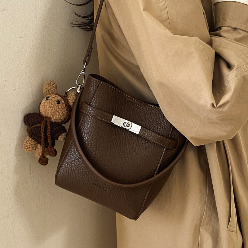 高级感小众复古手提包包女 2026新款春单肩斜挎包时尚百搭水桶包N,箱包皮具/热销女包/男包,单肩包,淘宝优惠券,粉丝福利购,淘宝优惠卷