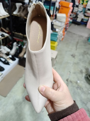 卓诗尼女鞋四季短靴舒适百搭鞋时装靴短靴10303米色