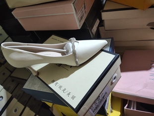 7833东方安娜女鞋时尚百搭跟鞋细跟2024新款
