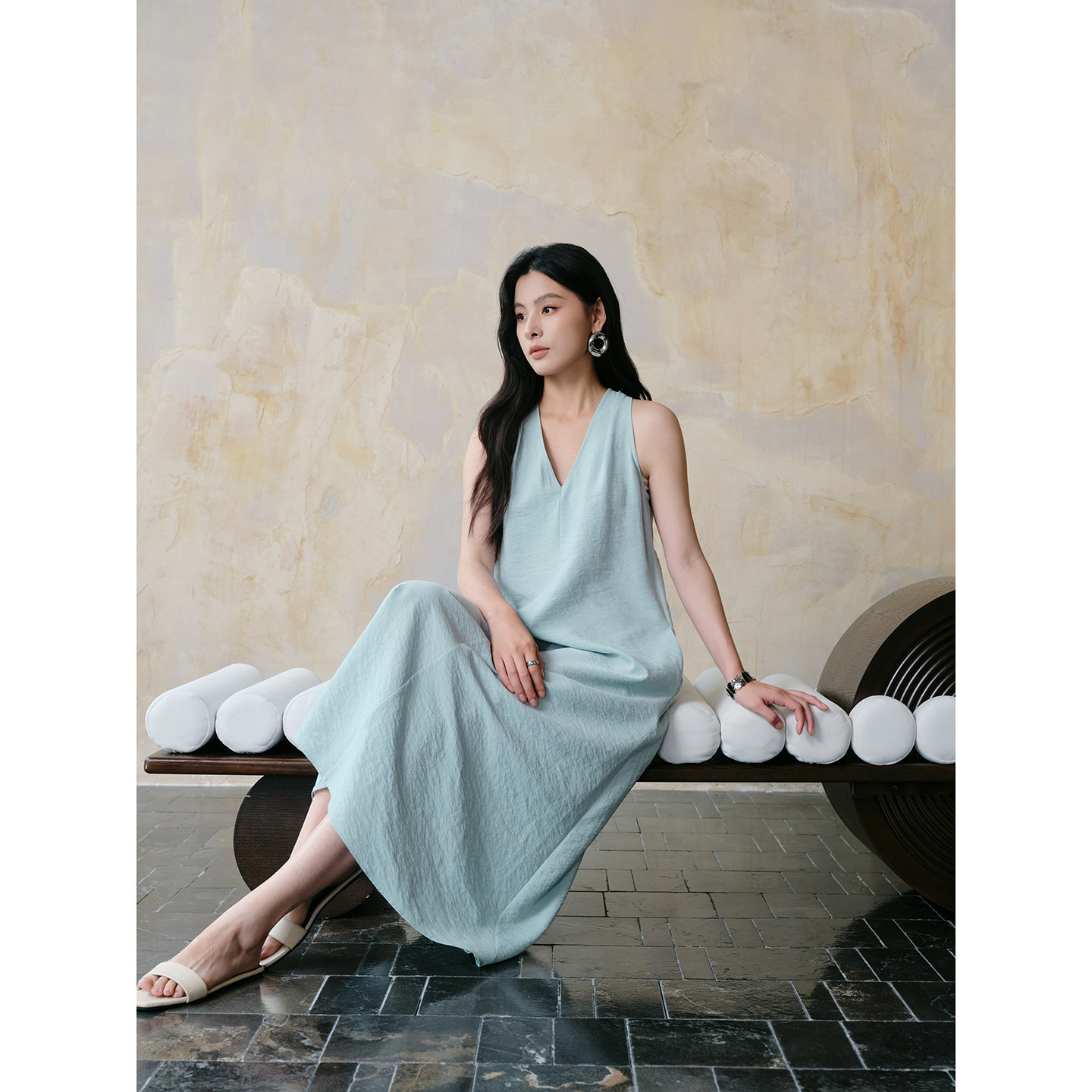 尚孚天蓝色极简桑蚕丝V领挂脖连衣裙女休闲风无袖干丝背心长裙