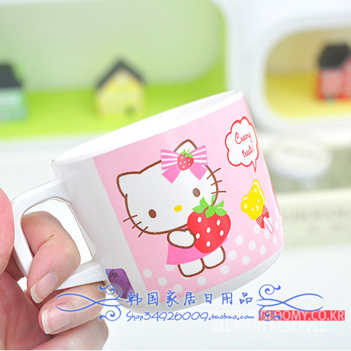 韩国进口 hello kitty 塑料 儿童 抱草莓款 有柄 牙杯 水杯 杯