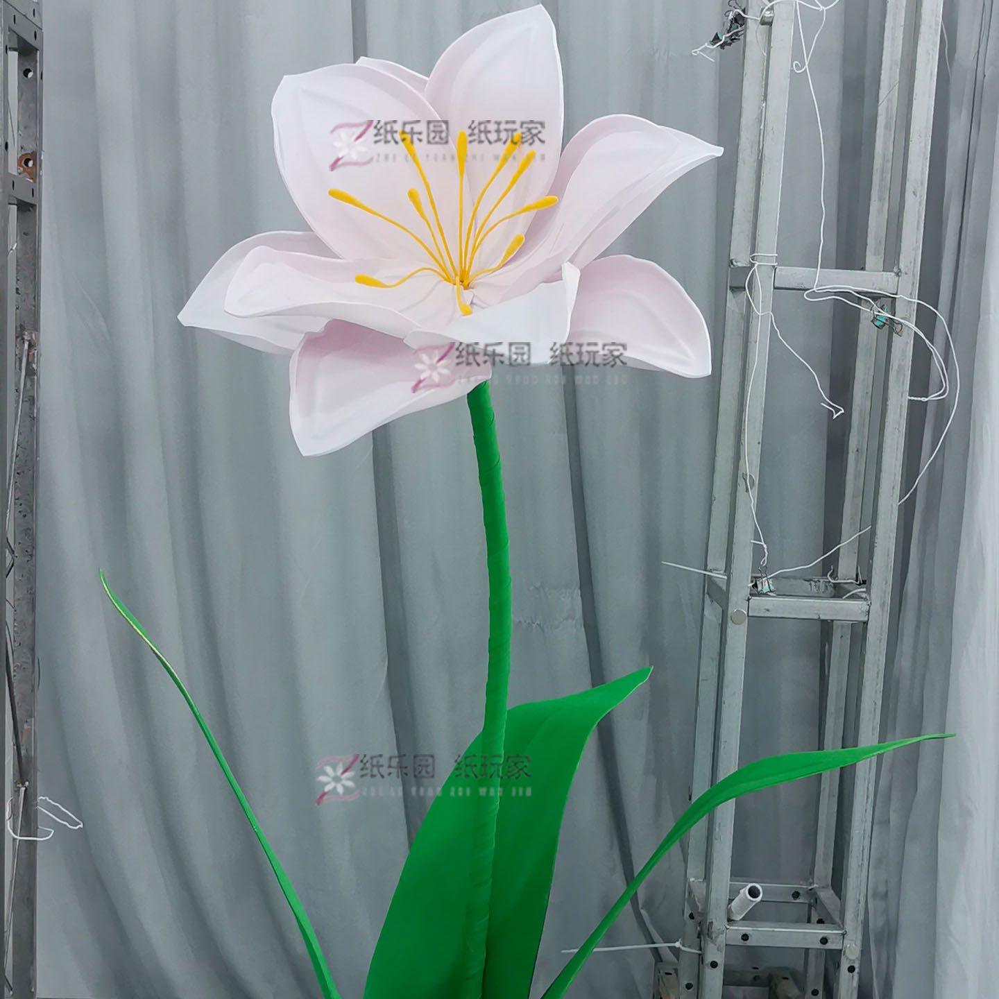 纸玩家婚礼布置摄影道具橱窗美陈大型手工艺制作EVA单枝粉嫩百合