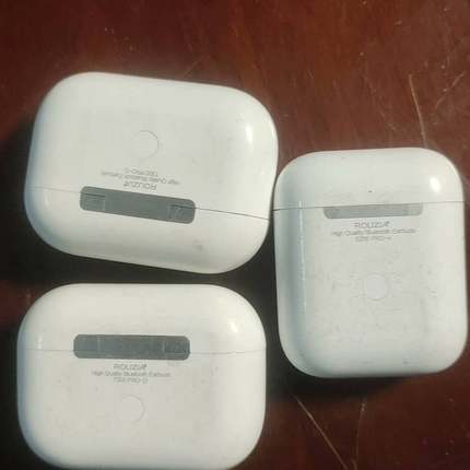 ROUZIA蓝牙耳机三个   T300  PRO-D议价 维修！！！