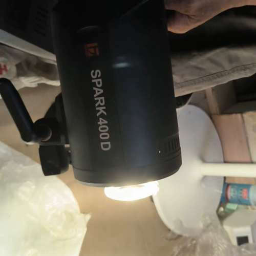金贝SPARK 400D 闪光灯，正常通电亮灯，正常闪光议价也可维修