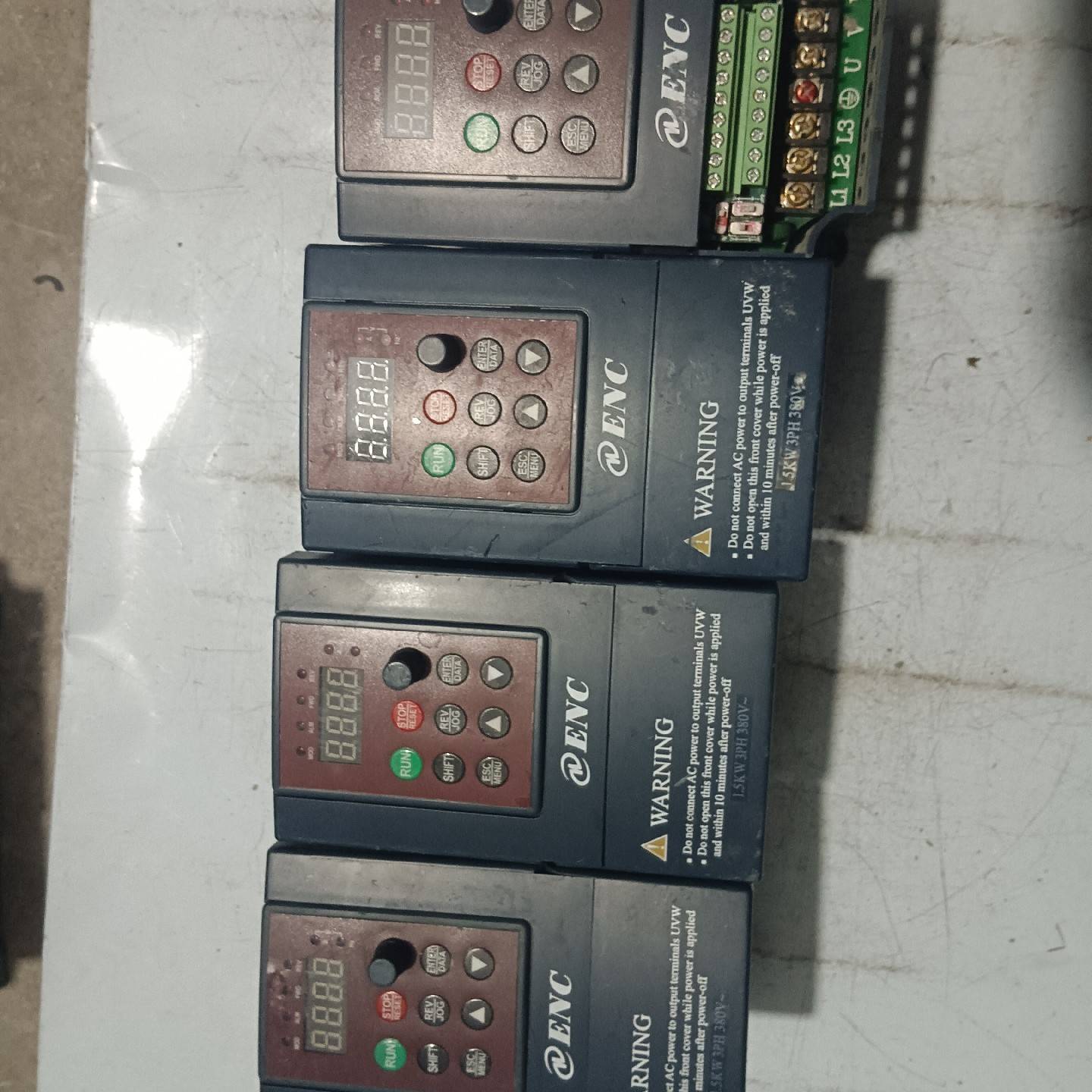 易能变频器EDS800-4T0015N  1.5KW/3议价 维修！！！