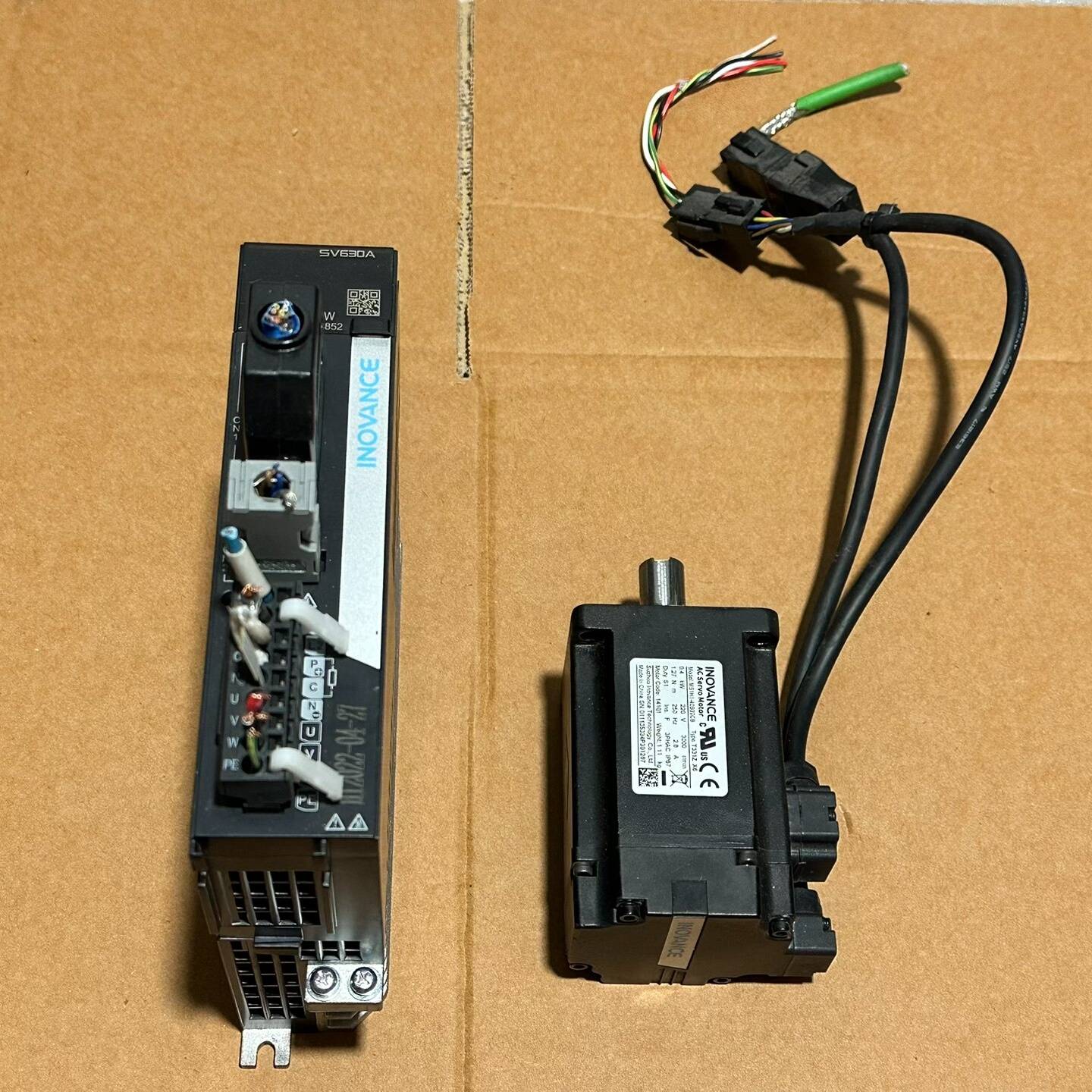 驱动器型号SV630AS2R8l，实物拍议价 维修！！！