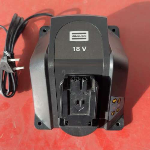 阿特拉斯ATLAS COPCO  18v充电器，包装齐全议价及维修！