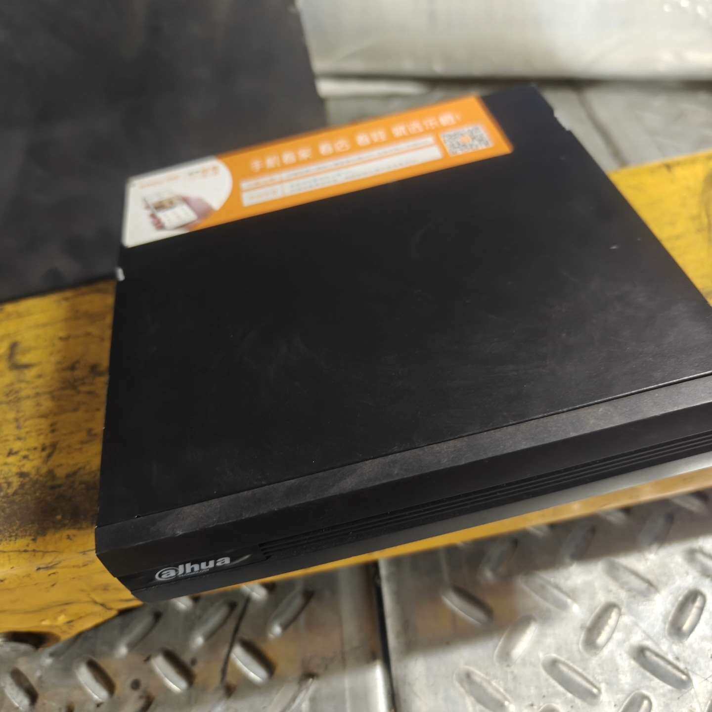 大华DH-NVR1104HC-HDS4录像机，配1T议价及维修！